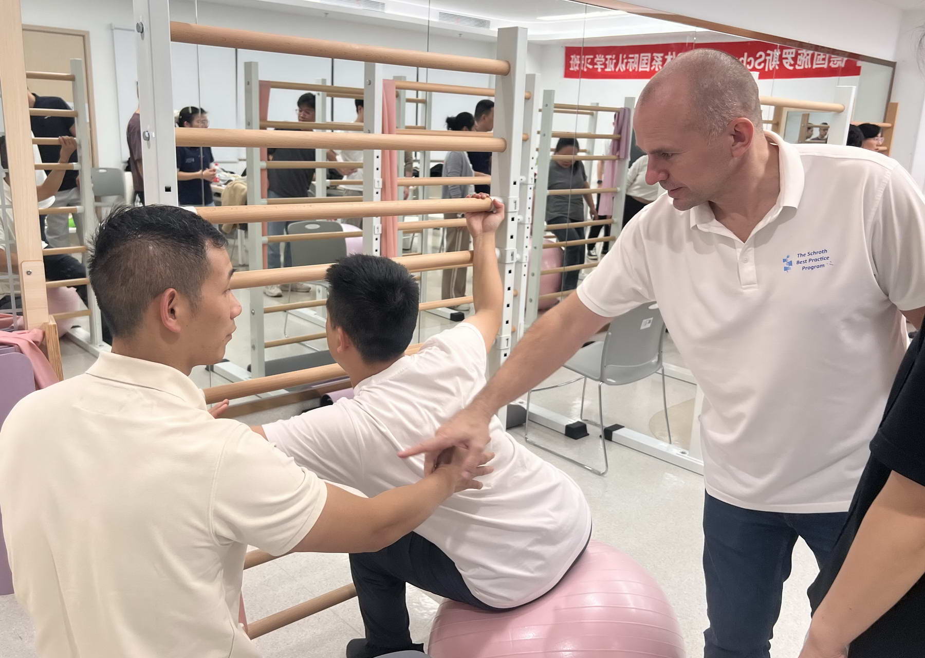 Maksym老师携手中国施罗斯团队完成两期治疗师认证培训 团队动态 第4张